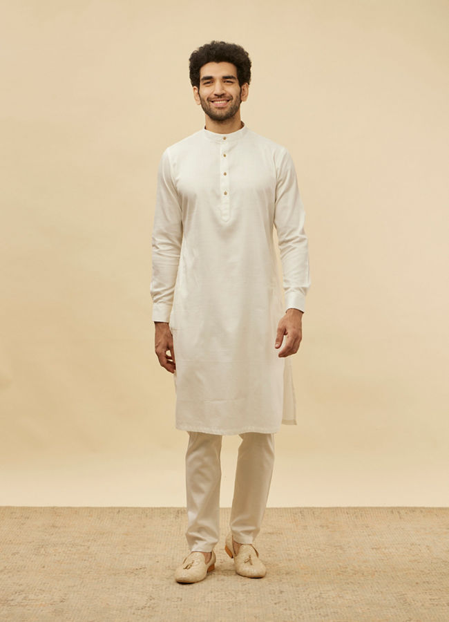 alt message - Manyavar Men Off White Kurta Set image number 2