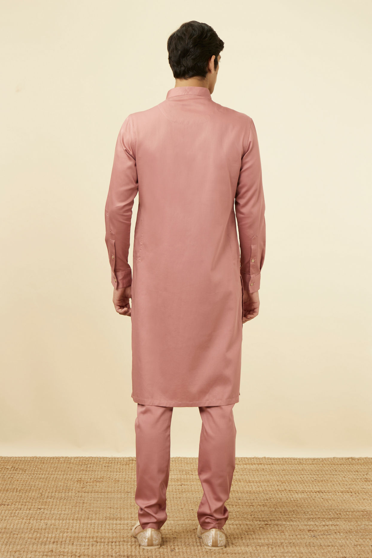 alt message - Manyavar Men Coral Pink Kurta Set image number 5