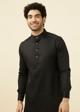 alt message - Manyavar Men Black Solid Kurta Set image number 0