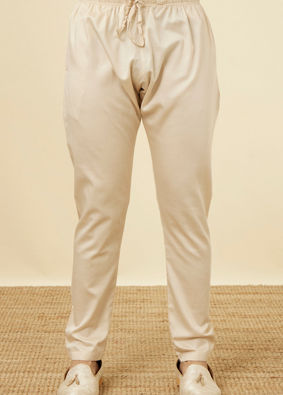 alt message - Manyavar Men Light Cream Solid Kurta Pajama image number 4