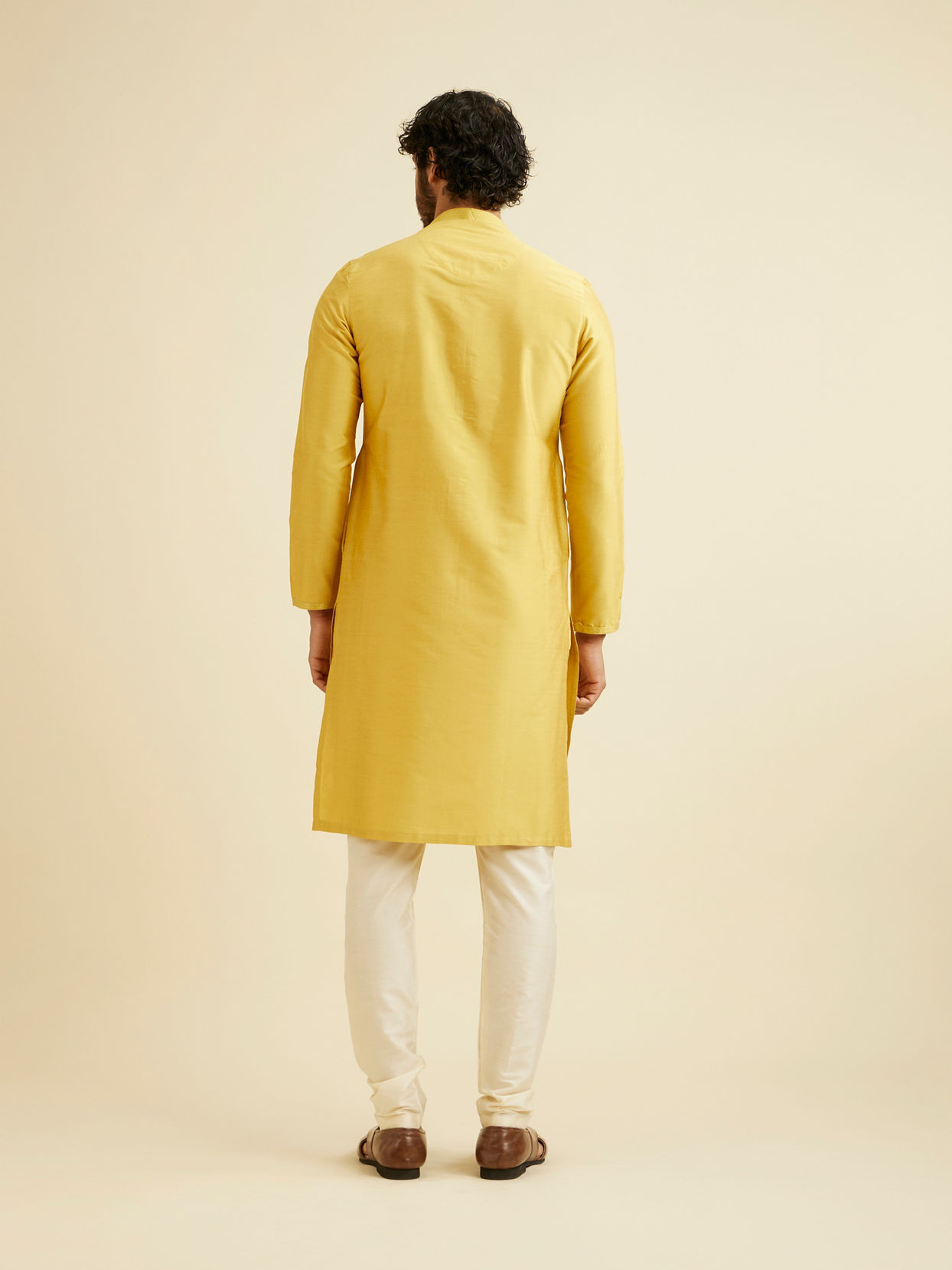 Manyavar Men Golden Plain Kurta Set image number 5