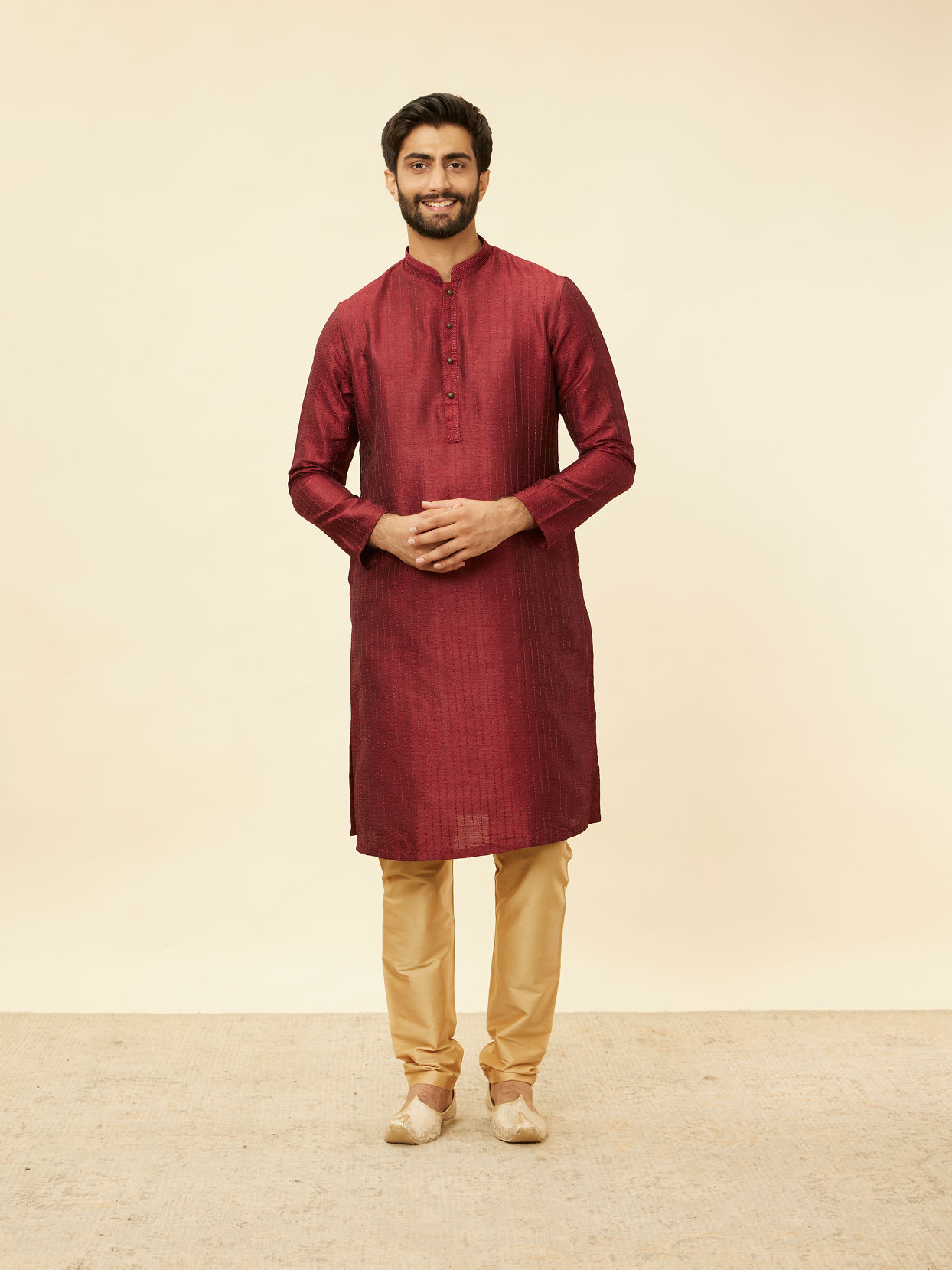 alt message - Manyavar Men Maroon Pintuck Design Kurta Set image number 2