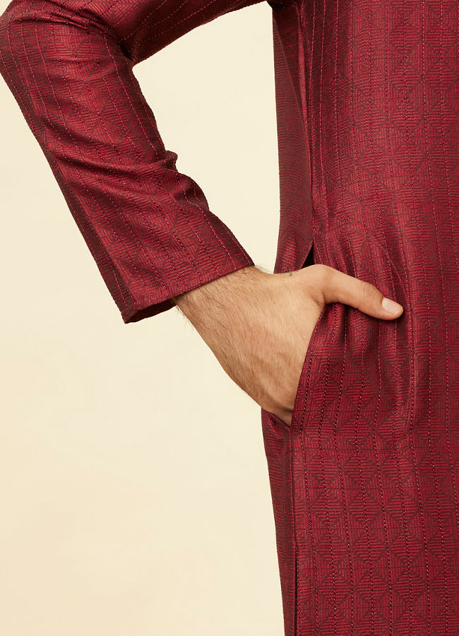 alt message - Manyavar Men Maroon Pintuck Design Kurta Set image number 3