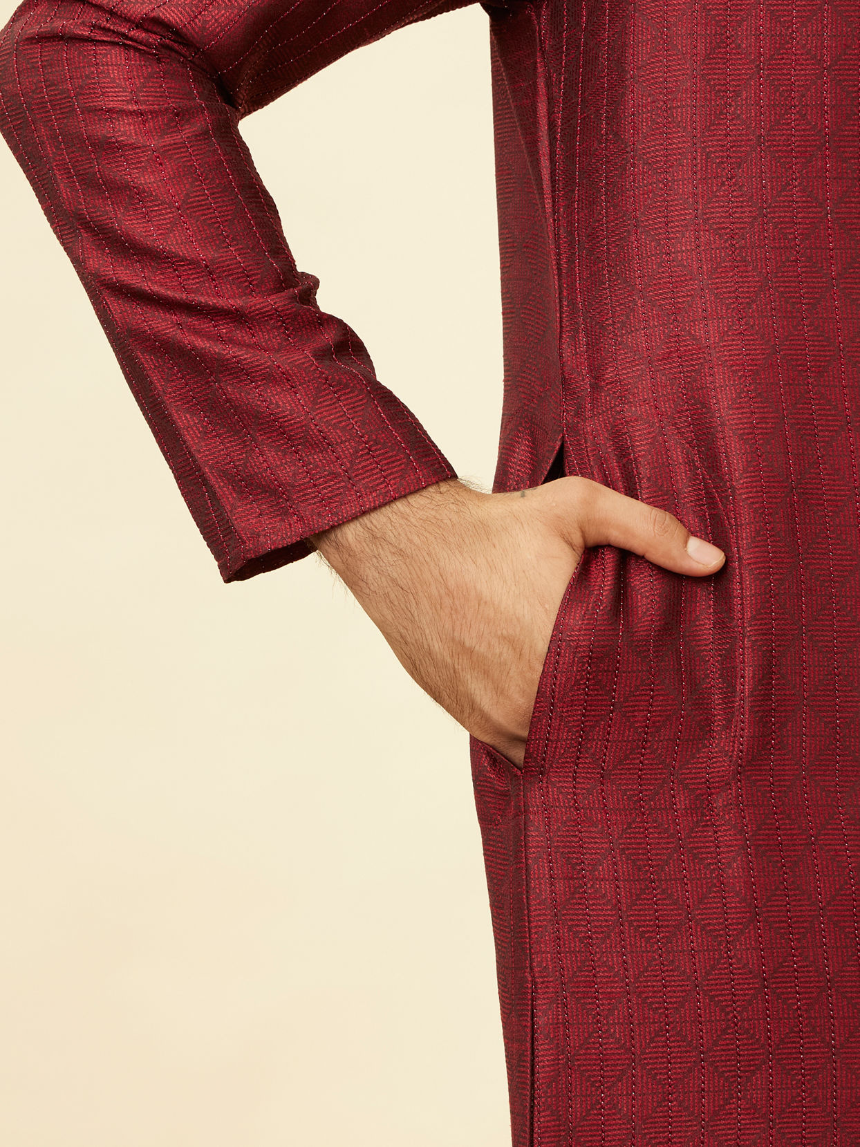 alt message - Manyavar Men Maroon Pintuck Design Kurta Set image number 3