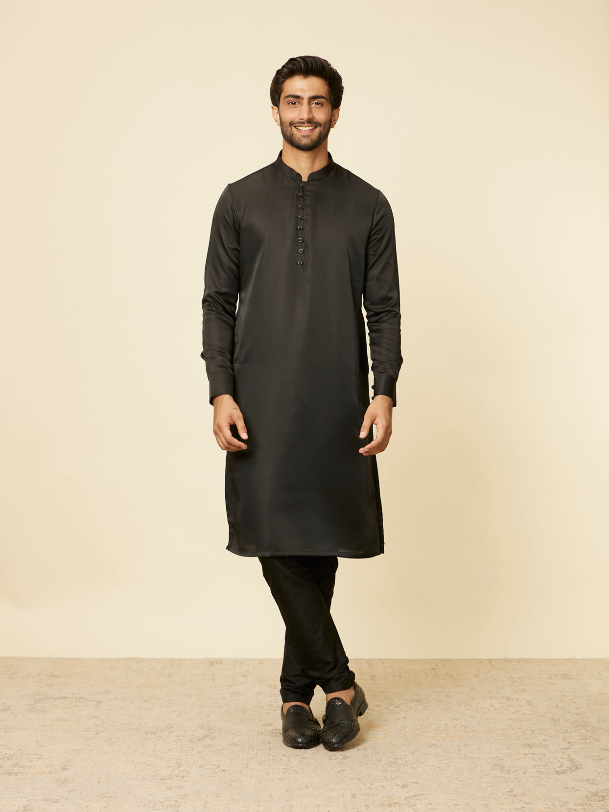 alt message - Manyavar Men Ebony Black Kurta Set image number 2