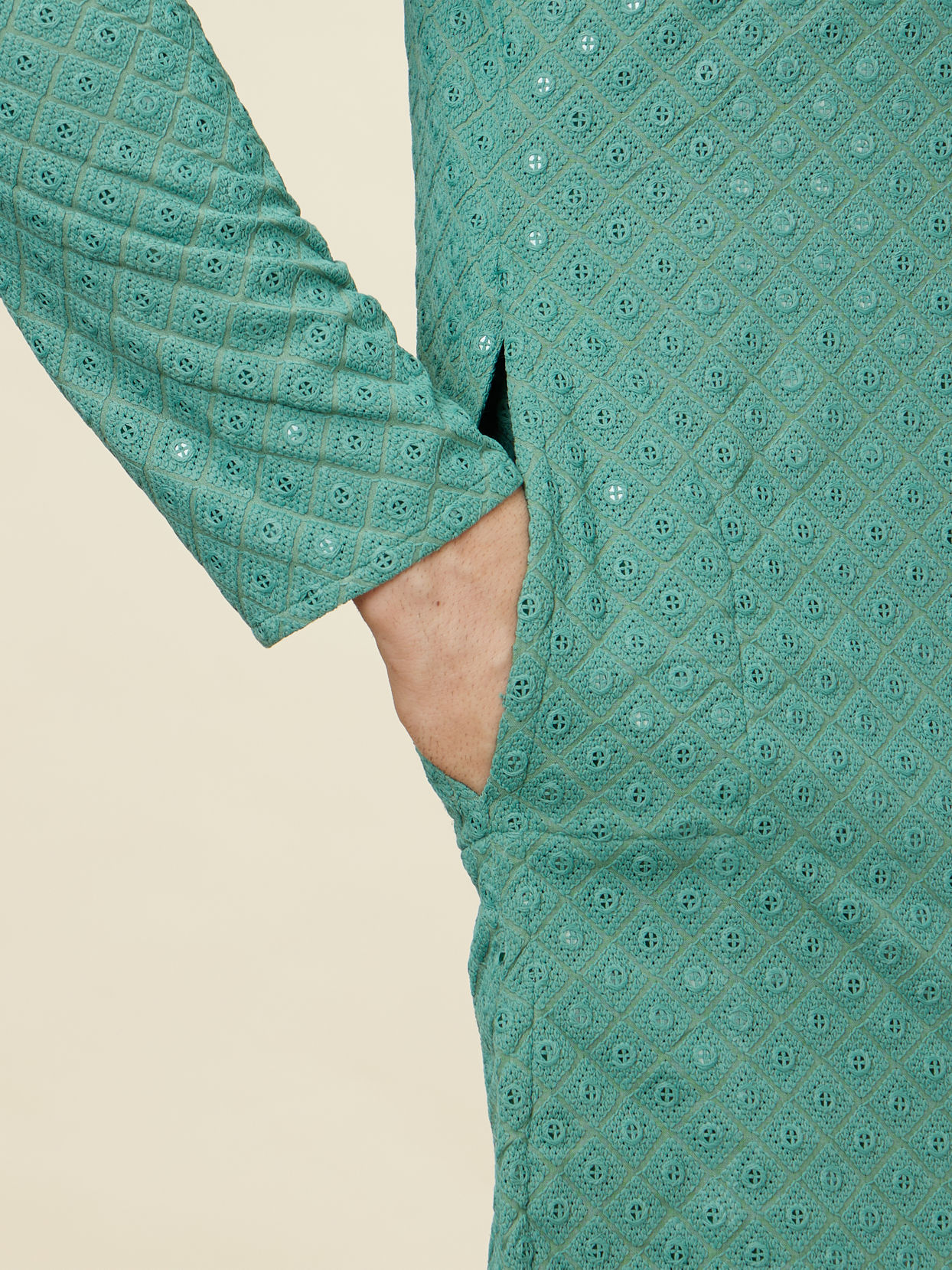 alt message - Manyavar Men Sea Green Sequin Embellished Chikankari Kurta Set image number 3