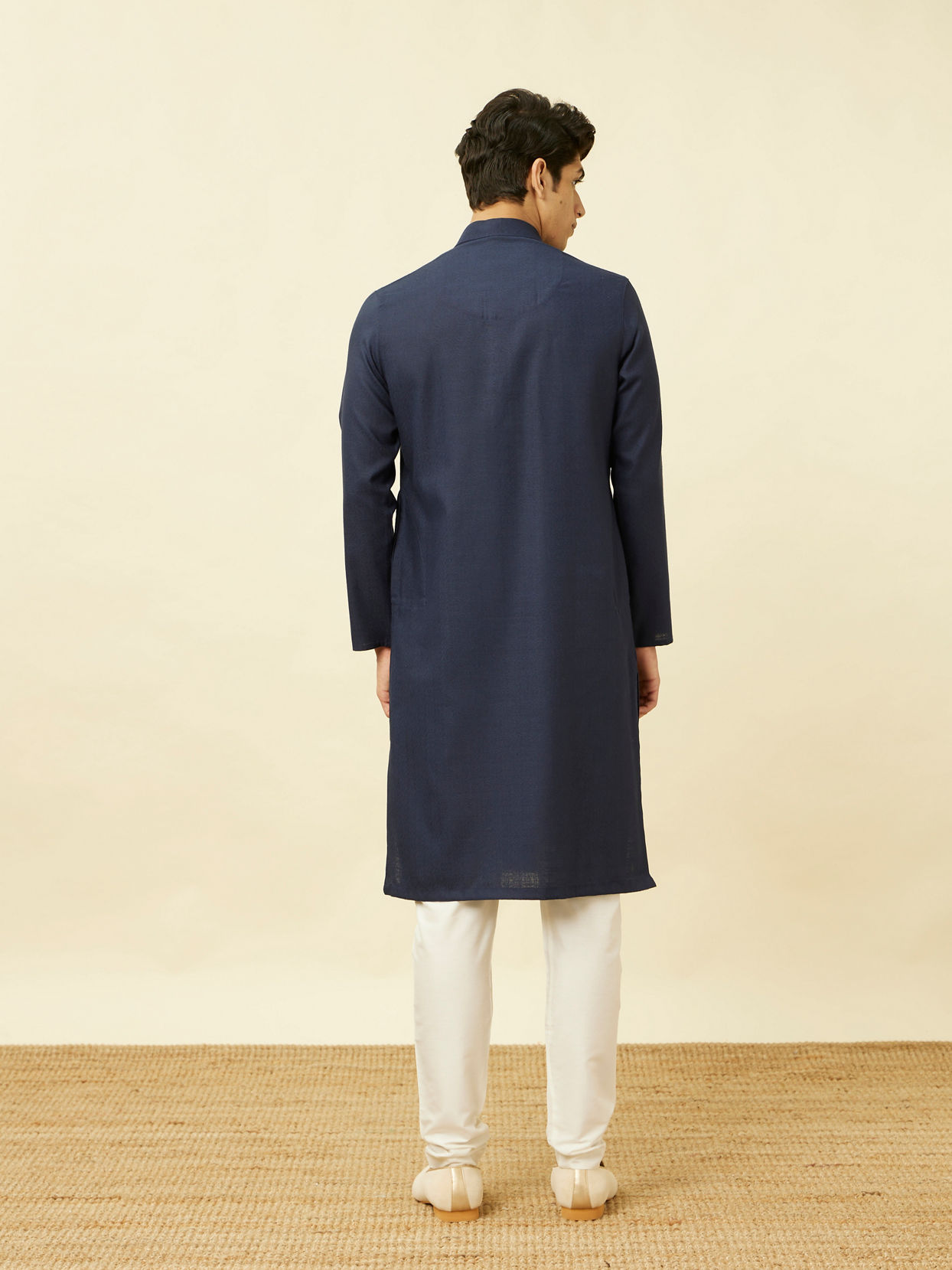 alt message - Manyavar Men Navy Blue Ogee Patterned Kurta Set image number 5