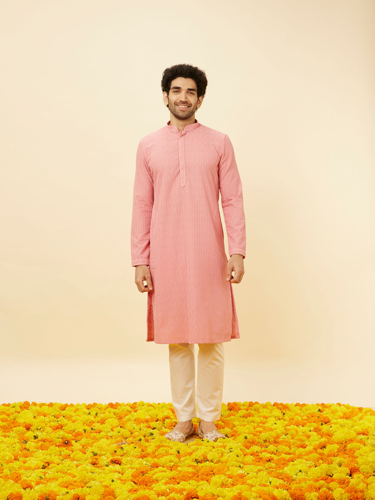 alt message - Manyavar Men Sherbet Pink Fern Jaal Patterned Kurta Set image number 2