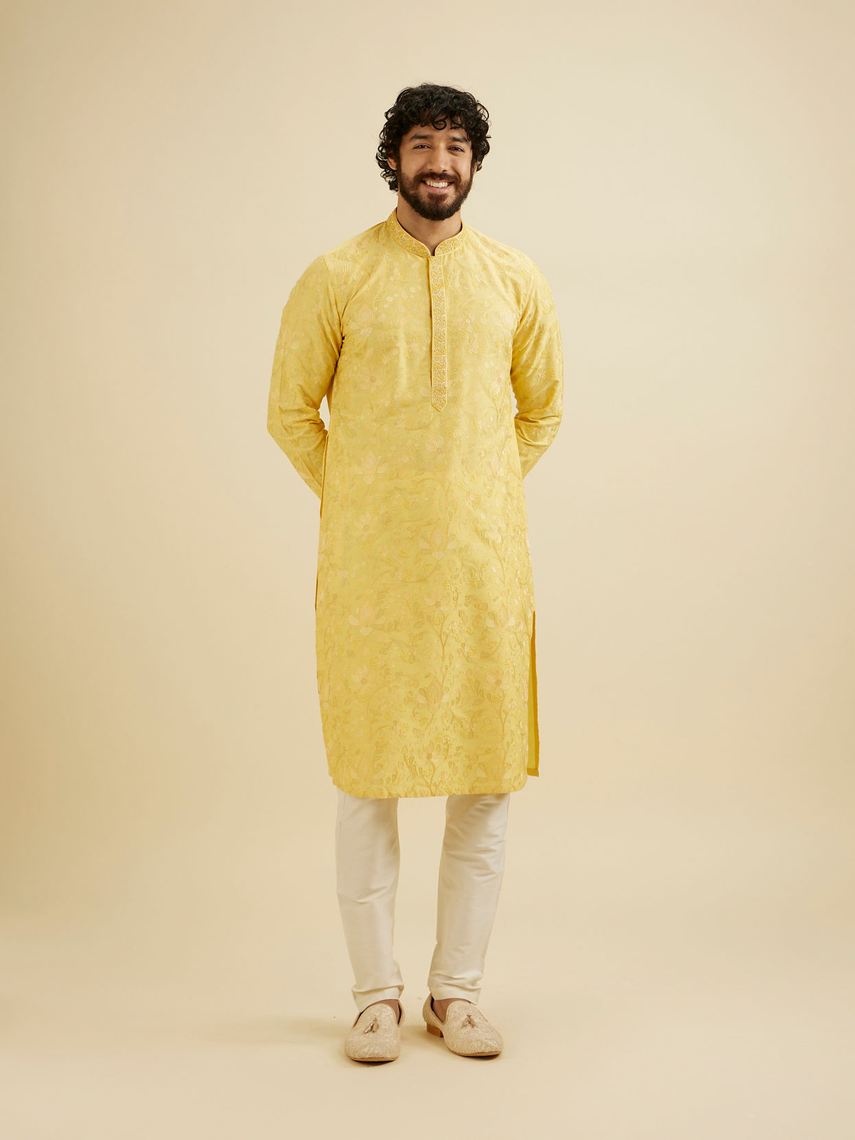 alt message - Manyavar Men Buttercup Yellow Bel Buti Patterned Kurta Set image number 2