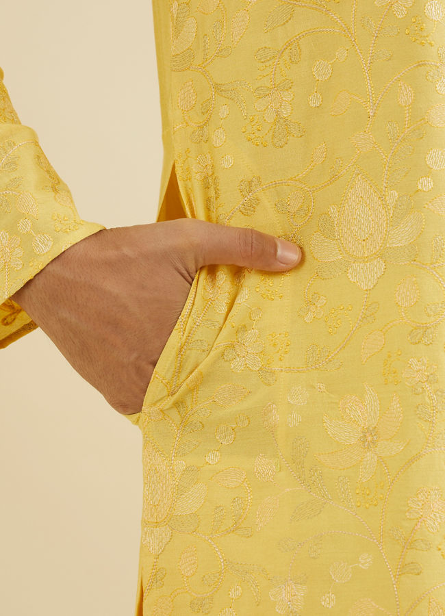 alt message - Manyavar Men Buttercup Yellow Bel Buti Patterned Kurta Set image number 3