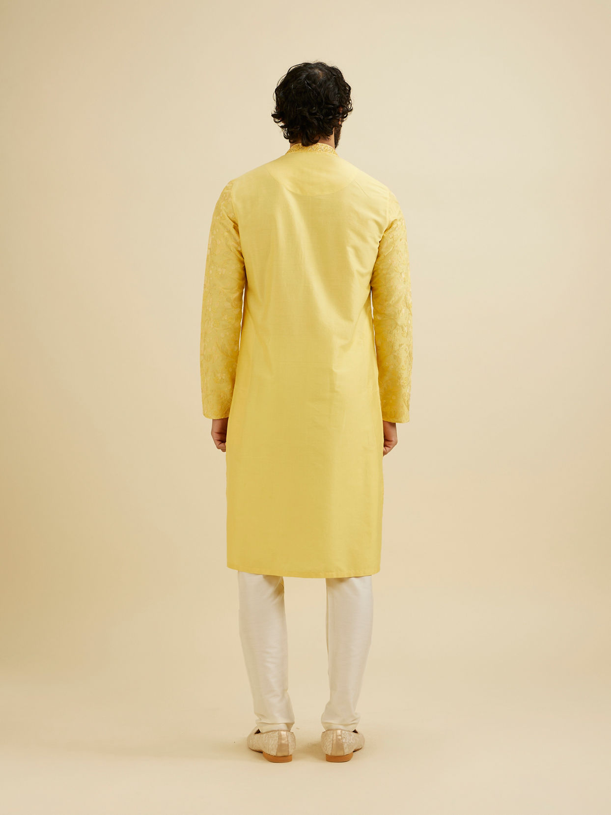 alt message - Manyavar Men Buttercup Yellow Bel Buti Patterned Kurta Set image number 5