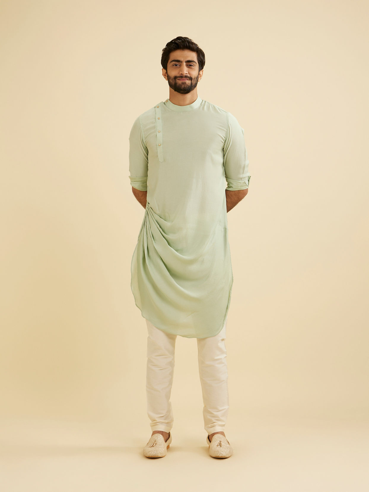 Manyavar Men Pastel Blue Plain Kurta Pajama image number 2