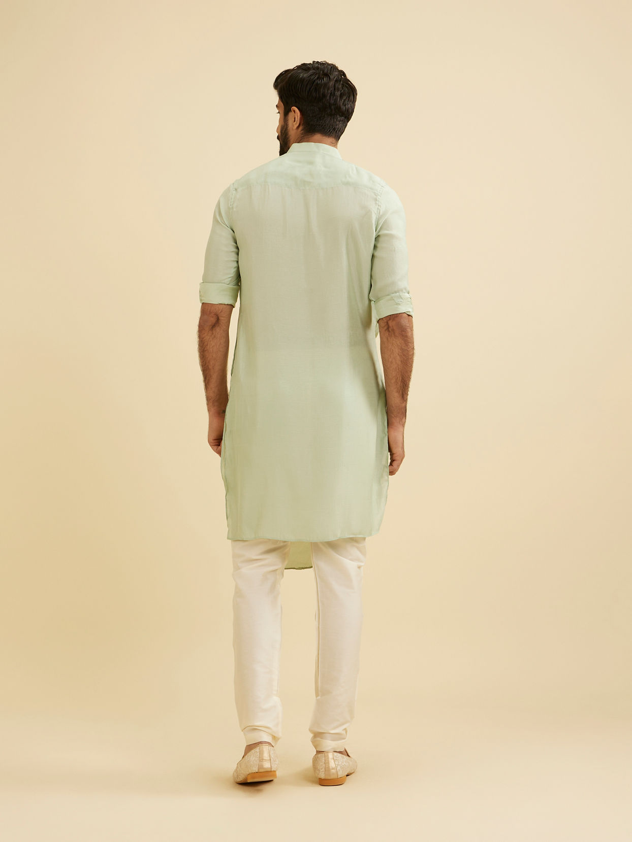 Manyavar Men Pastel Blue Plain Kurta Pajama image number 3