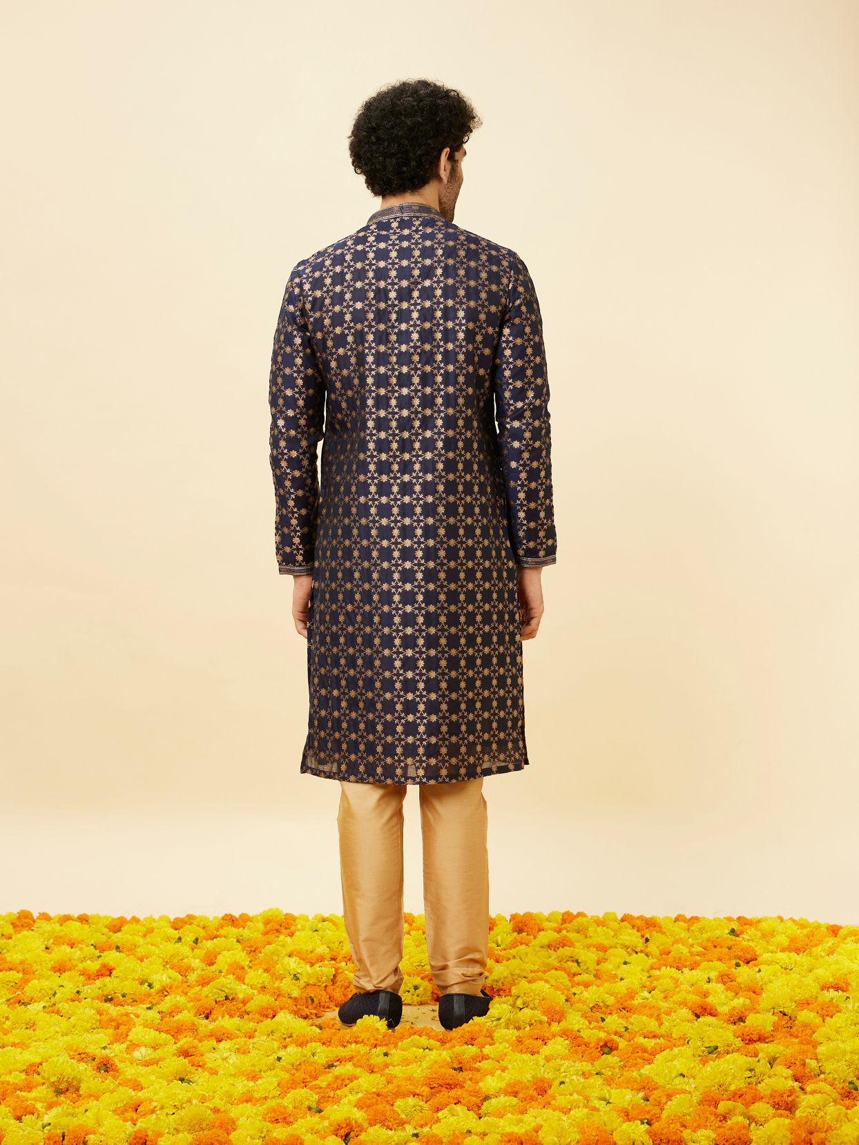 Berry Blue Floral Jaal Patterned Kurta Set image number 5