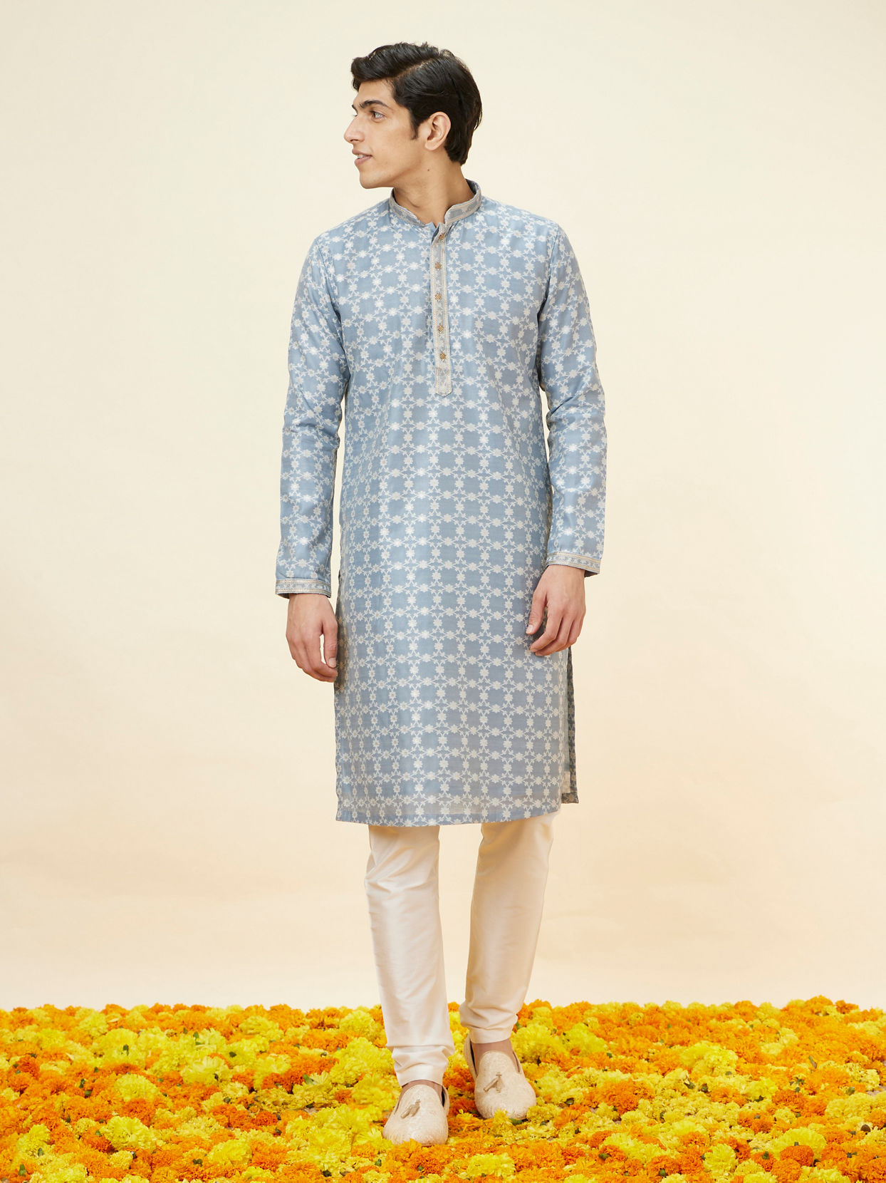 Silver Grey Floral Jaal Patterned Kurta Set image number 2