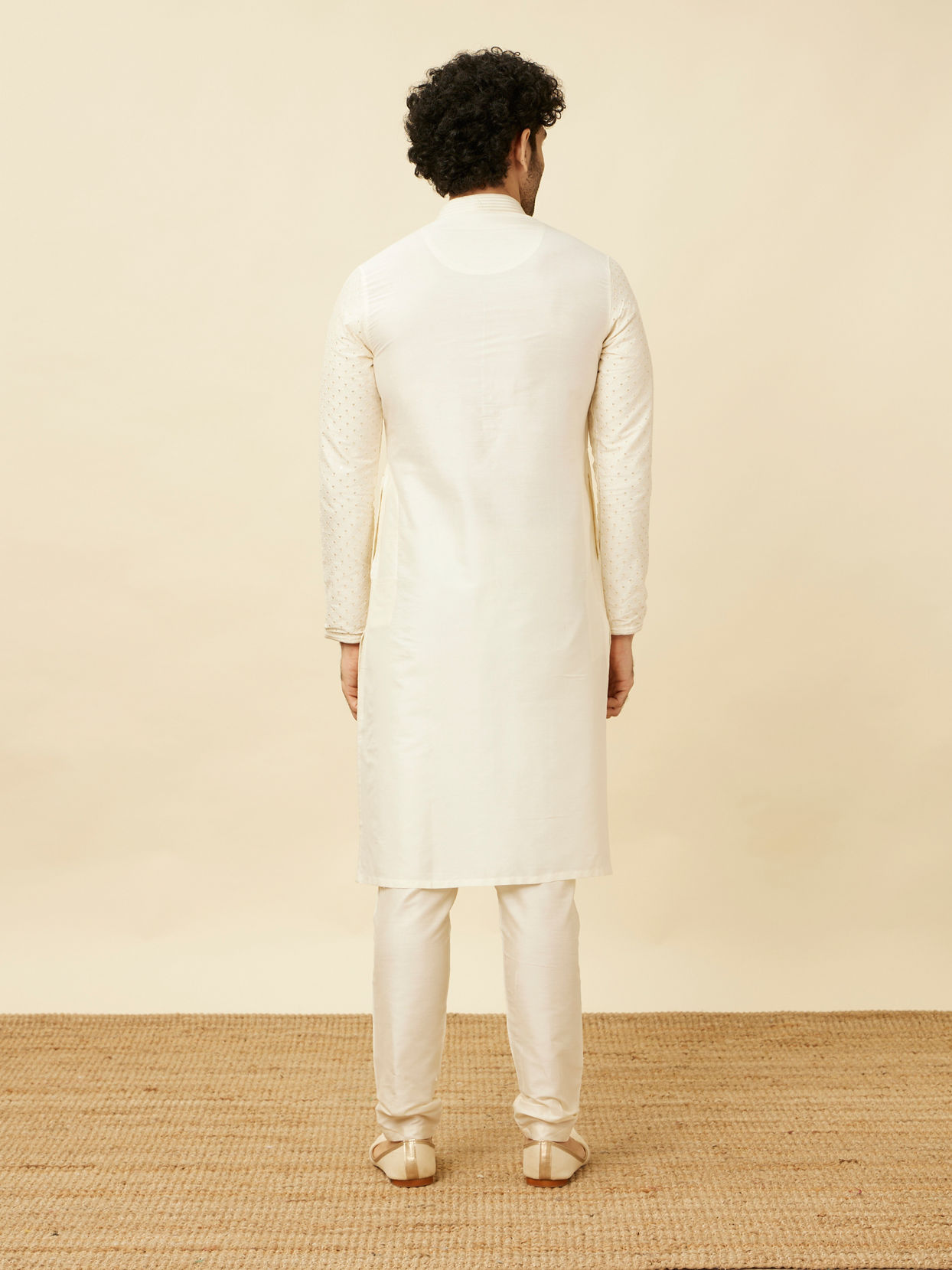 Manyavar Men Off White Diamond Patterned Kurta Set