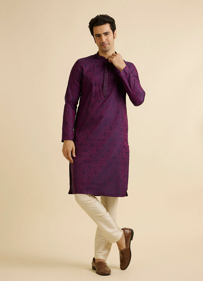 alt message - Manyavar Men Purple Floral Jaal Patterned Kurta Set image number 2