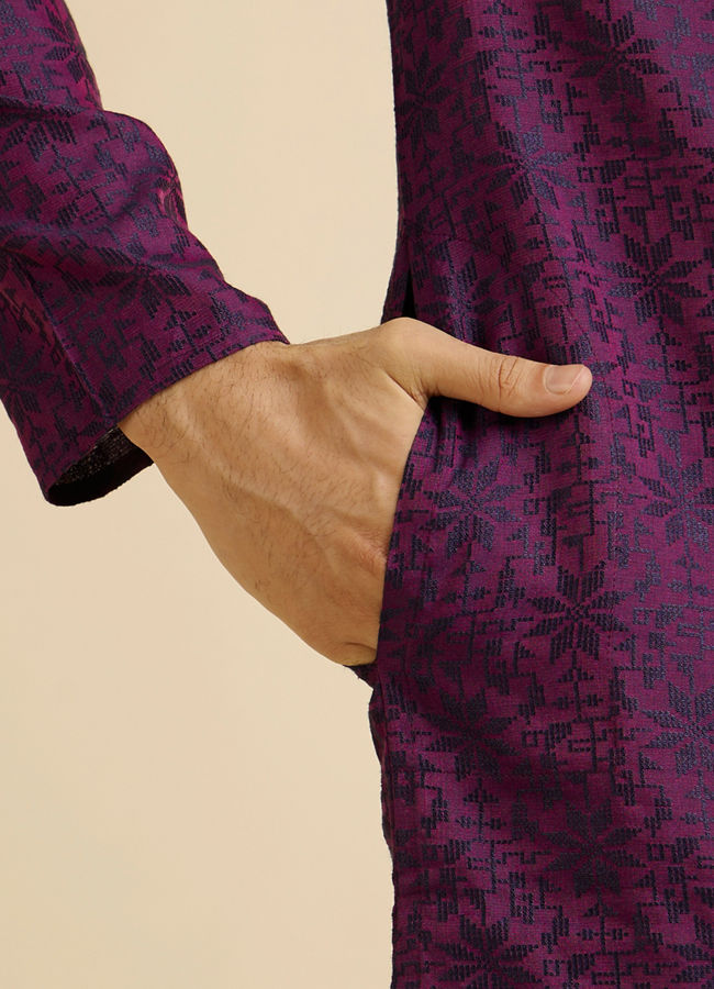 alt message - Manyavar Men Purple Floral Jaal Patterned Kurta Set image number 3