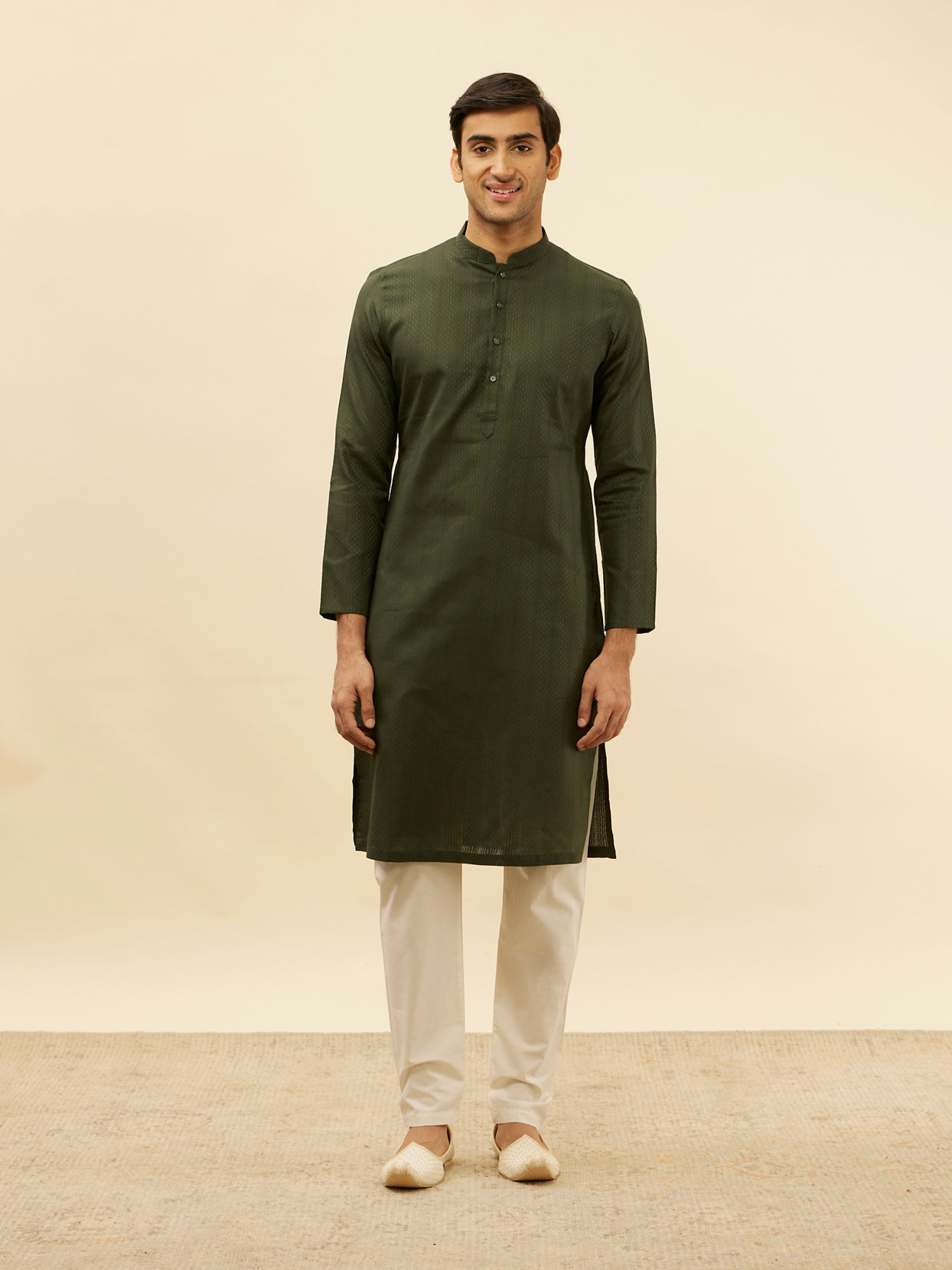 alt message - Manyavar Men Dark Green Self Patterned Kurta Set image number 2