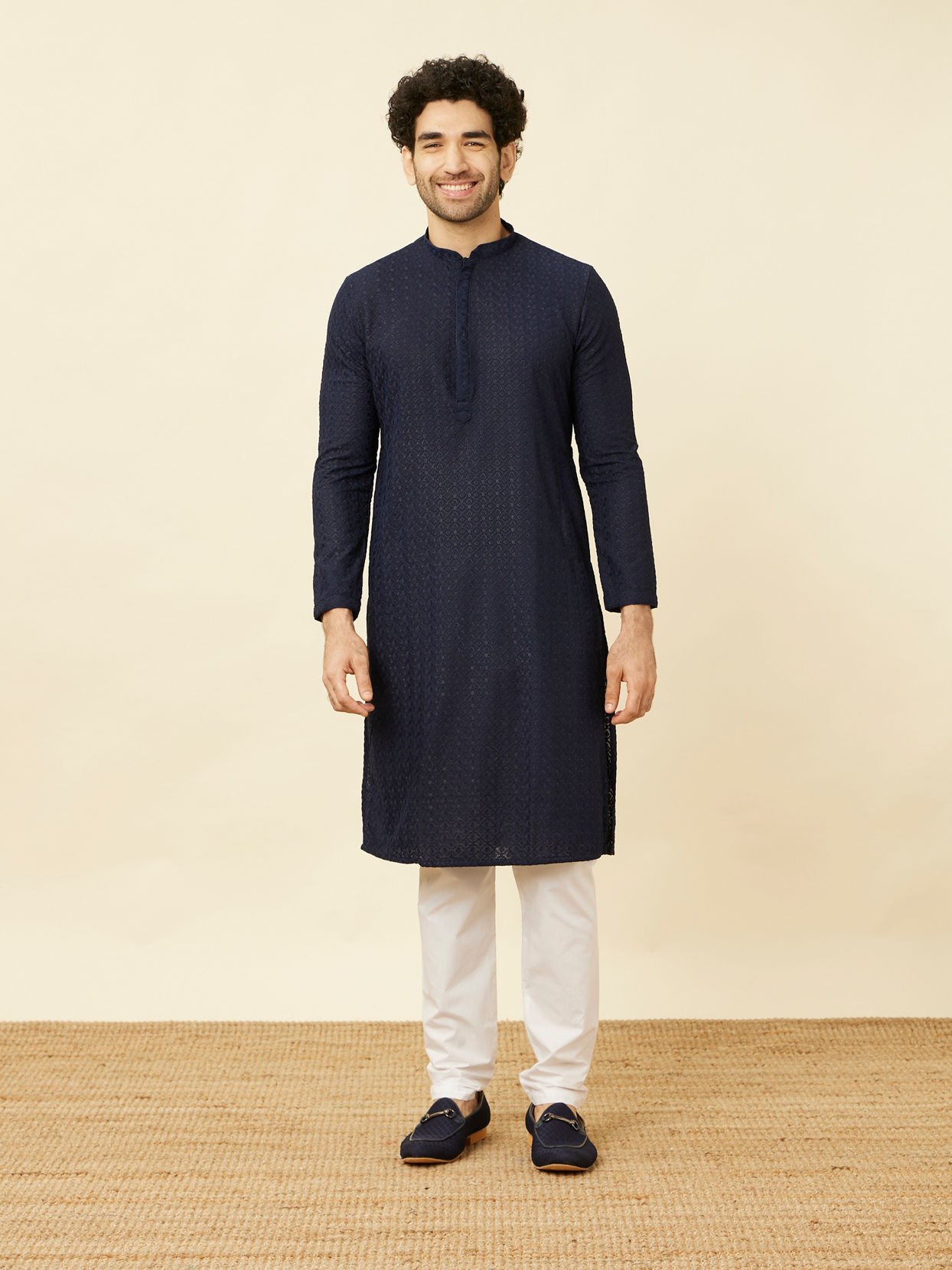 alt message - Manyavar Men Navy Blue Diamond Chikankari Patterned Kurta Set image number 2