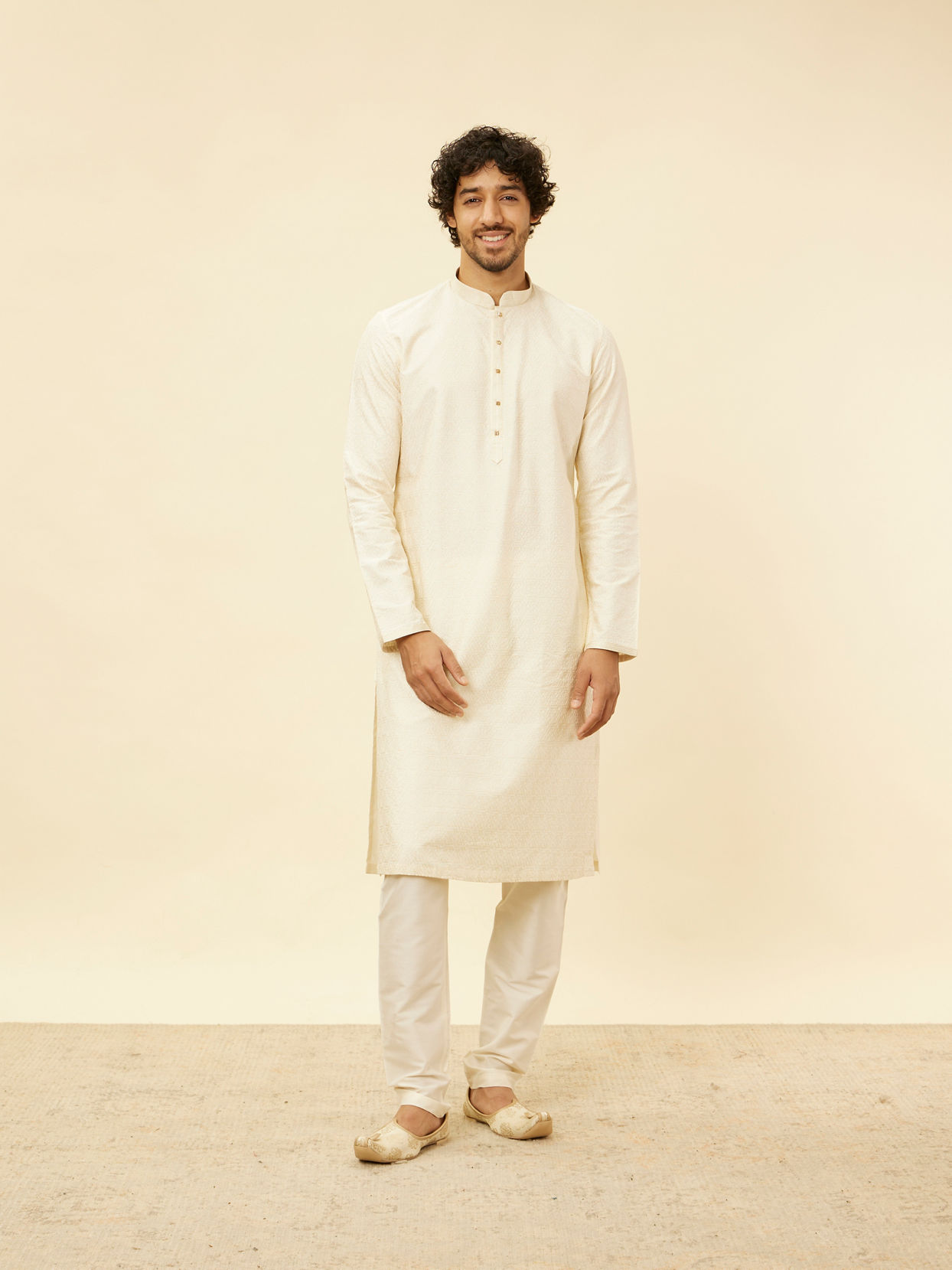 alt message - Manyavar Men Pristine White Self Patterned Kurta Set image number 2