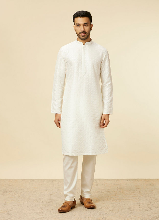 alt message - Manyavar Men White Self Patterned Kurta Set image number 2