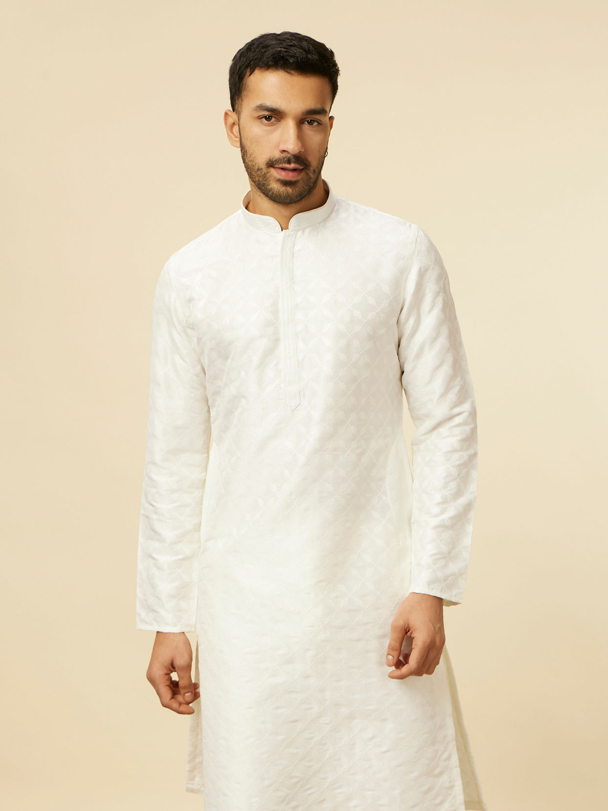 alt message - Manyavar Men White Self Patterned Kurta Set image number 0