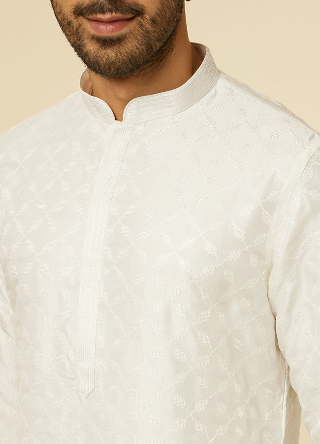 alt message - Manyavar Men White Self Patterned Kurta Set image number 1