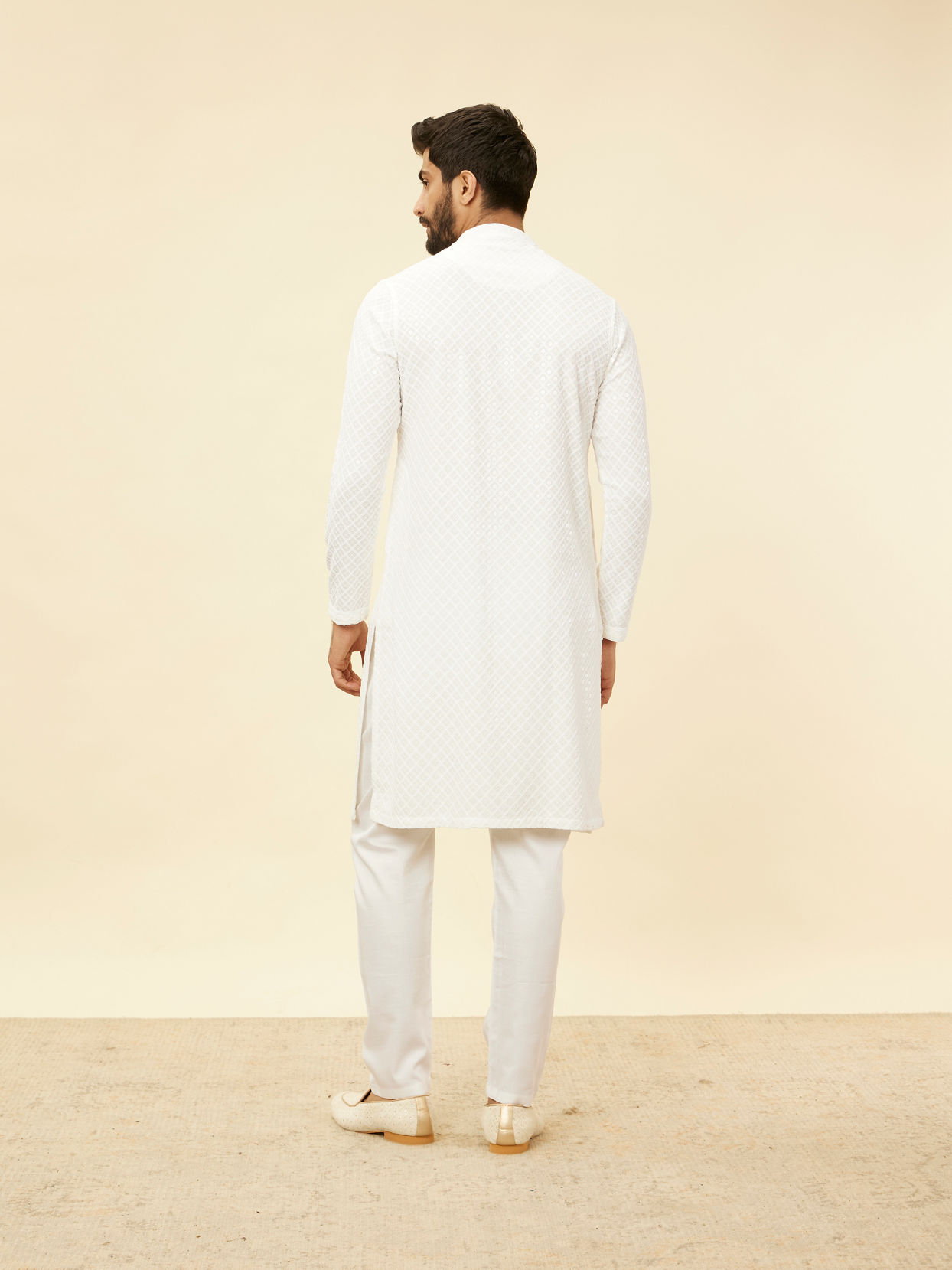 alt message - Manyavar Men Star White Chikankari Embroidered Sequinned Kurta Set image number 5