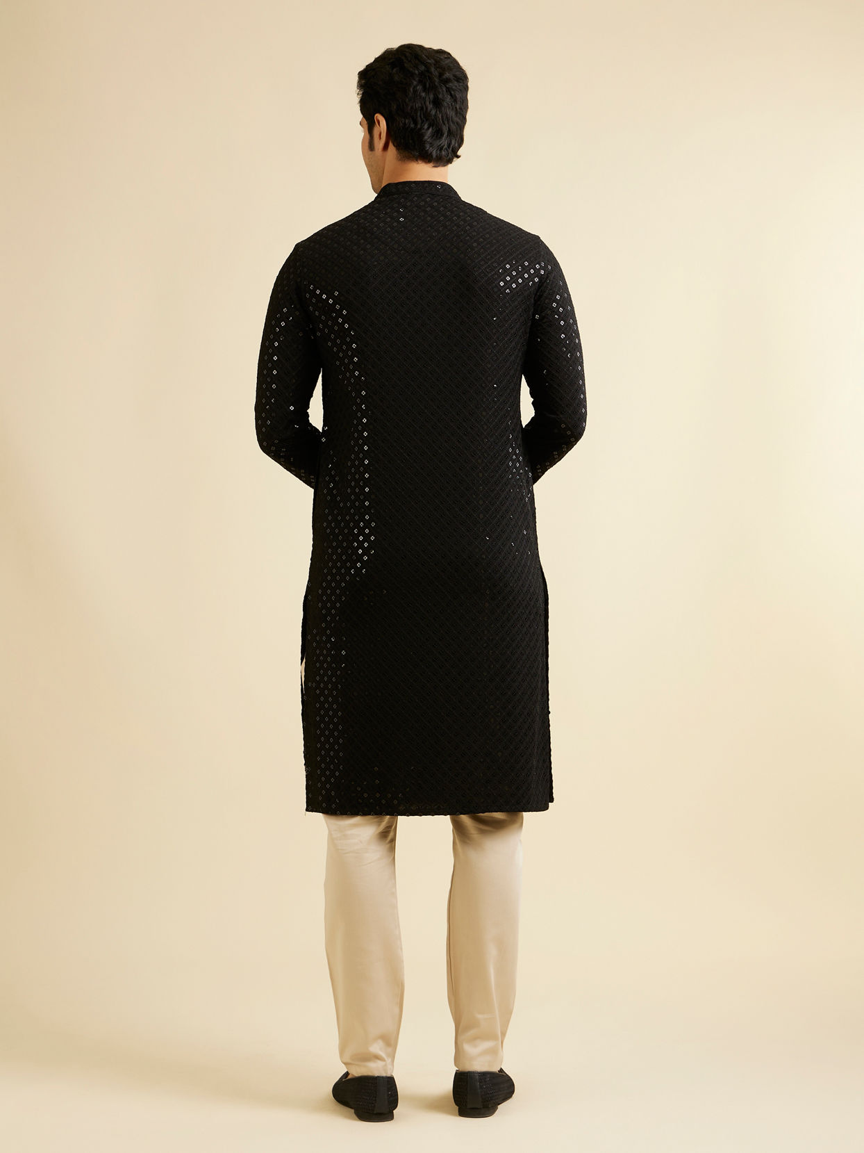 alt message - Manyavar Men Midnight Black Chikankari Embroidered Sequinned Kurta Set image number 4