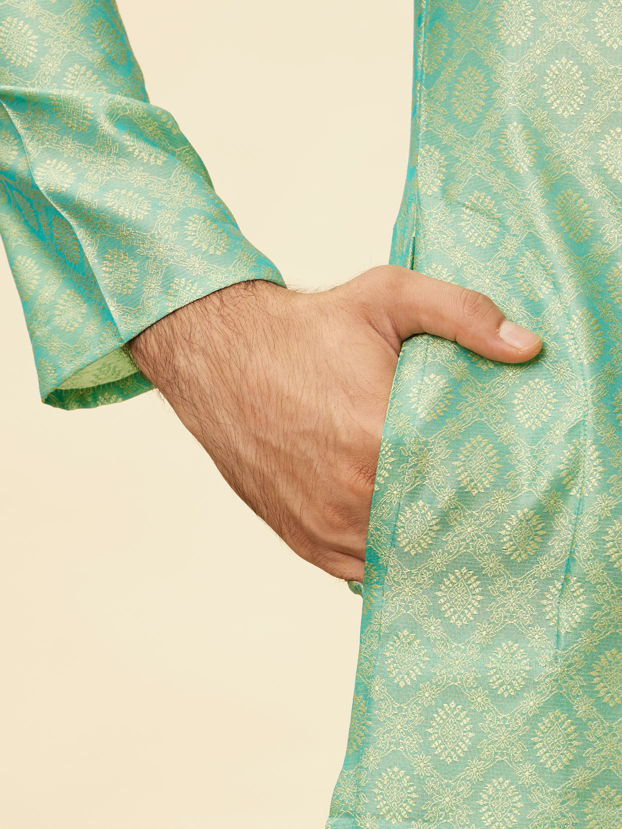 Manyavar Men Mint Green Shankh Motif Kurta Set image number 3