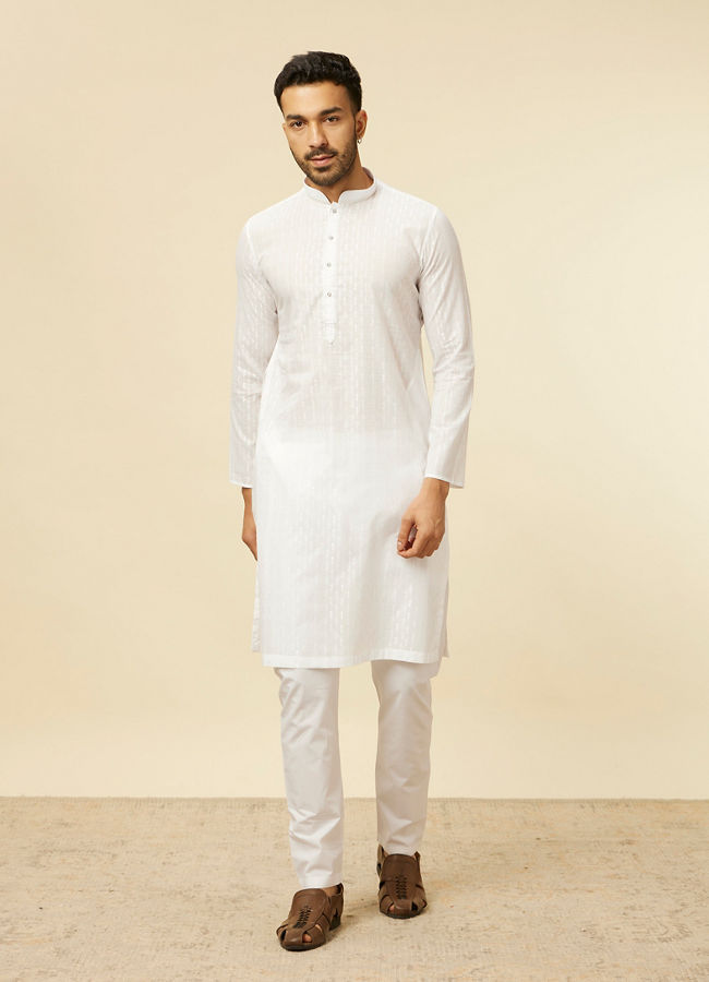 alt message - Manyavar Men White String Patterned Kurta Set image number 2