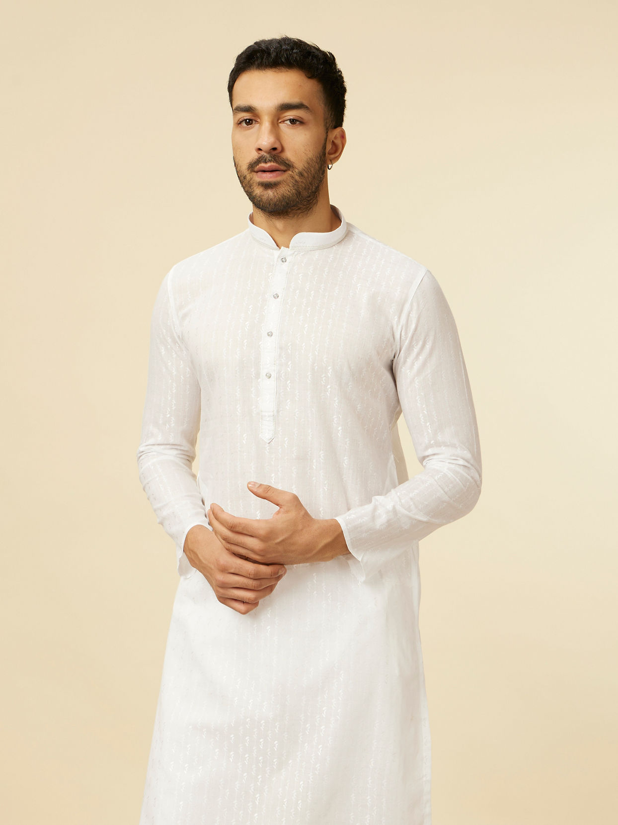 alt message - Manyavar Men White String Patterned Kurta Set image number 0