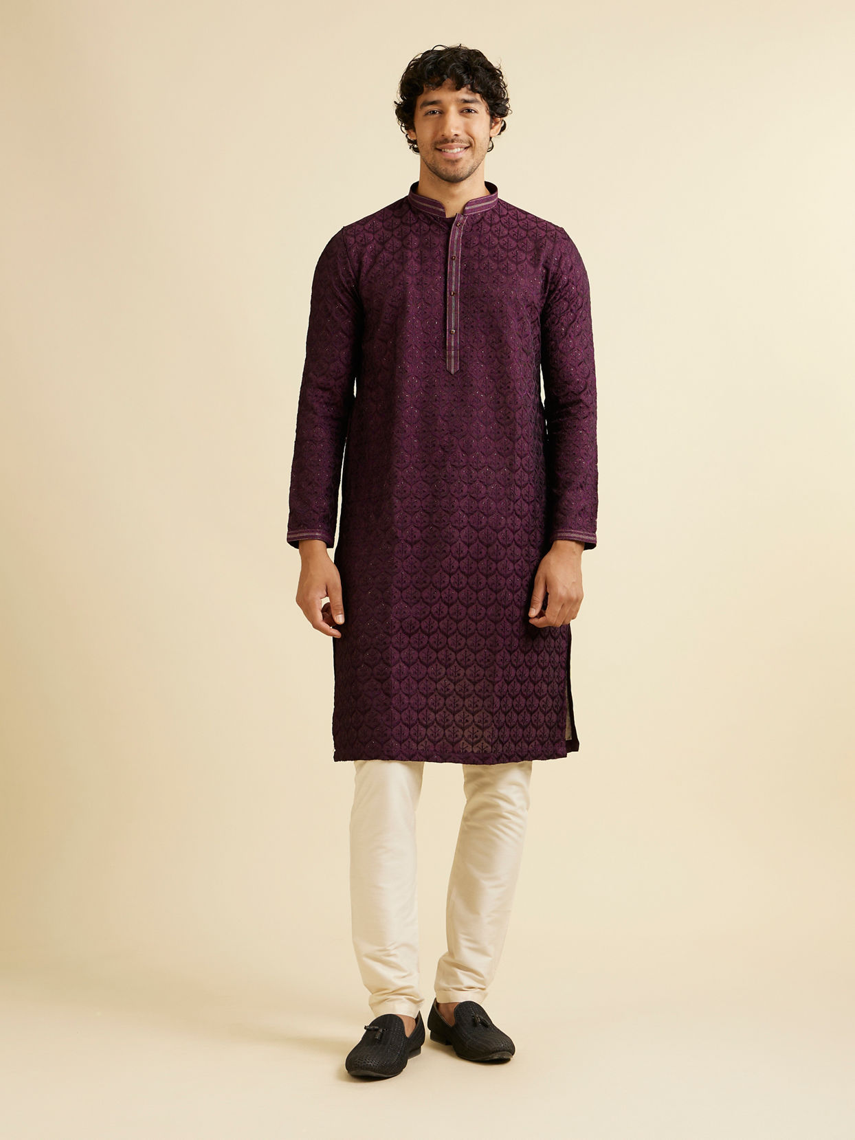 alt message - Manyavar Men Dark Purple Jaal Patterned Kurta Set with Rhinestones image number 2