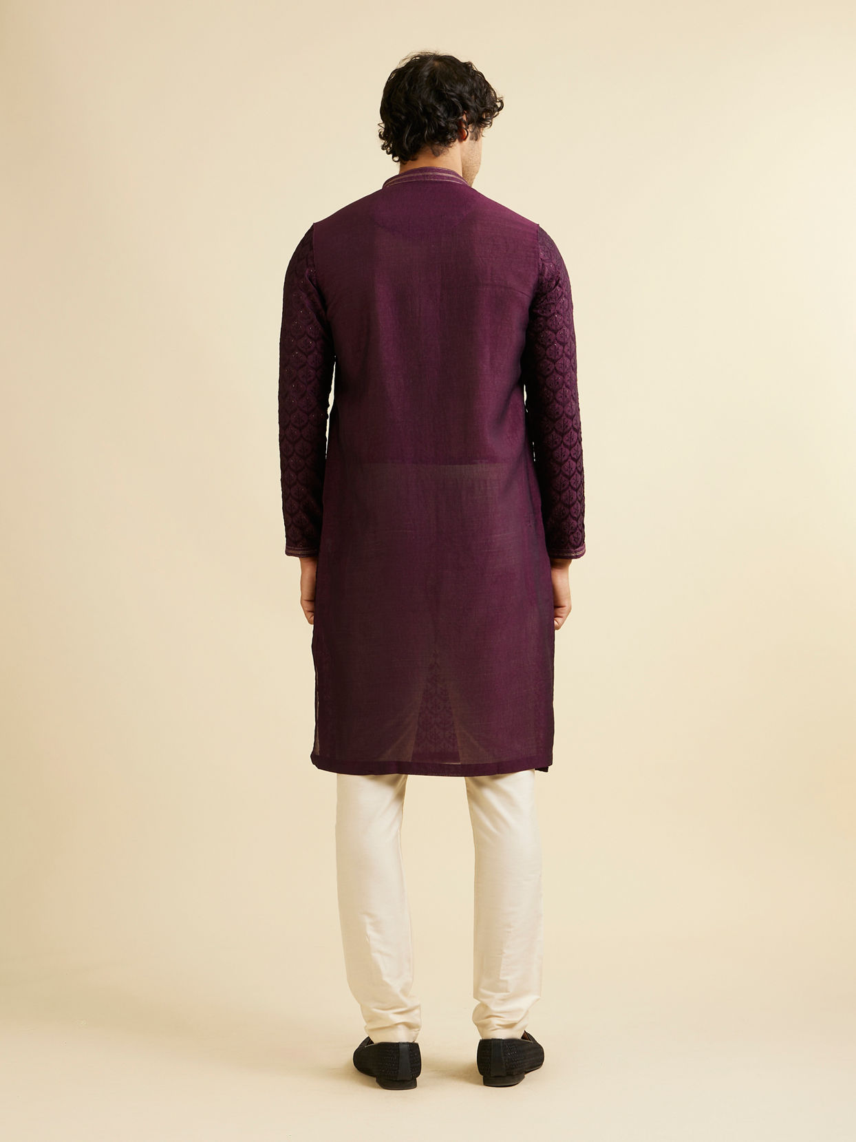 alt message - Manyavar Men Dark Purple Jaal Patterned Kurta Set with Rhinestones image number 4