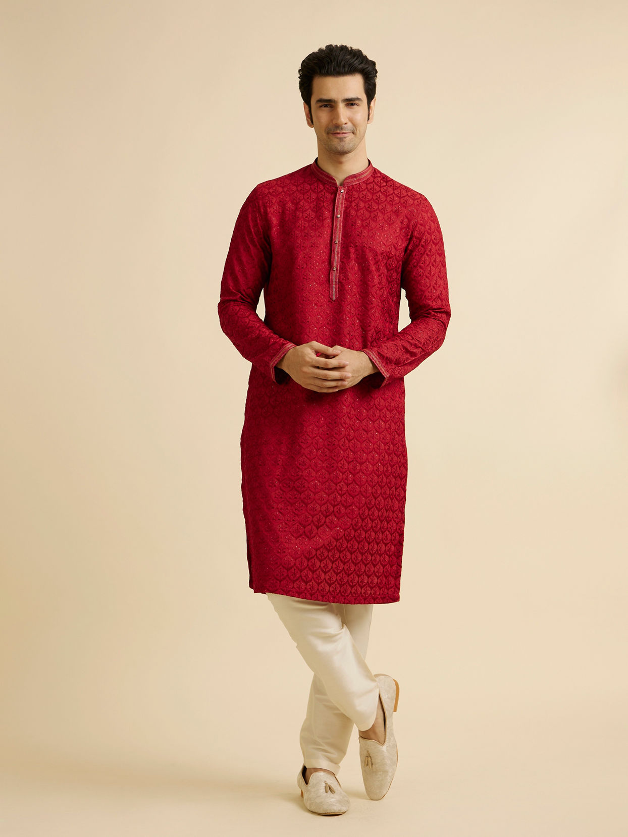 alt message - Manyavar Men Red Medallion Patterned Kurta Set with Rhinestones image number 2