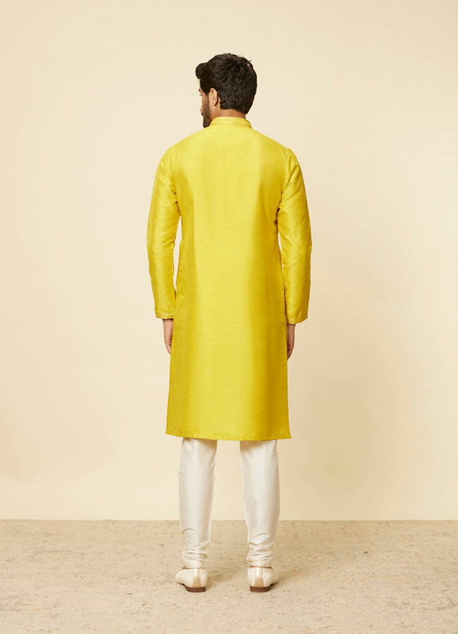 alt message - Manyavar Men Mustard Yellow Ditsy Floral Printed Kurta Set image number 3