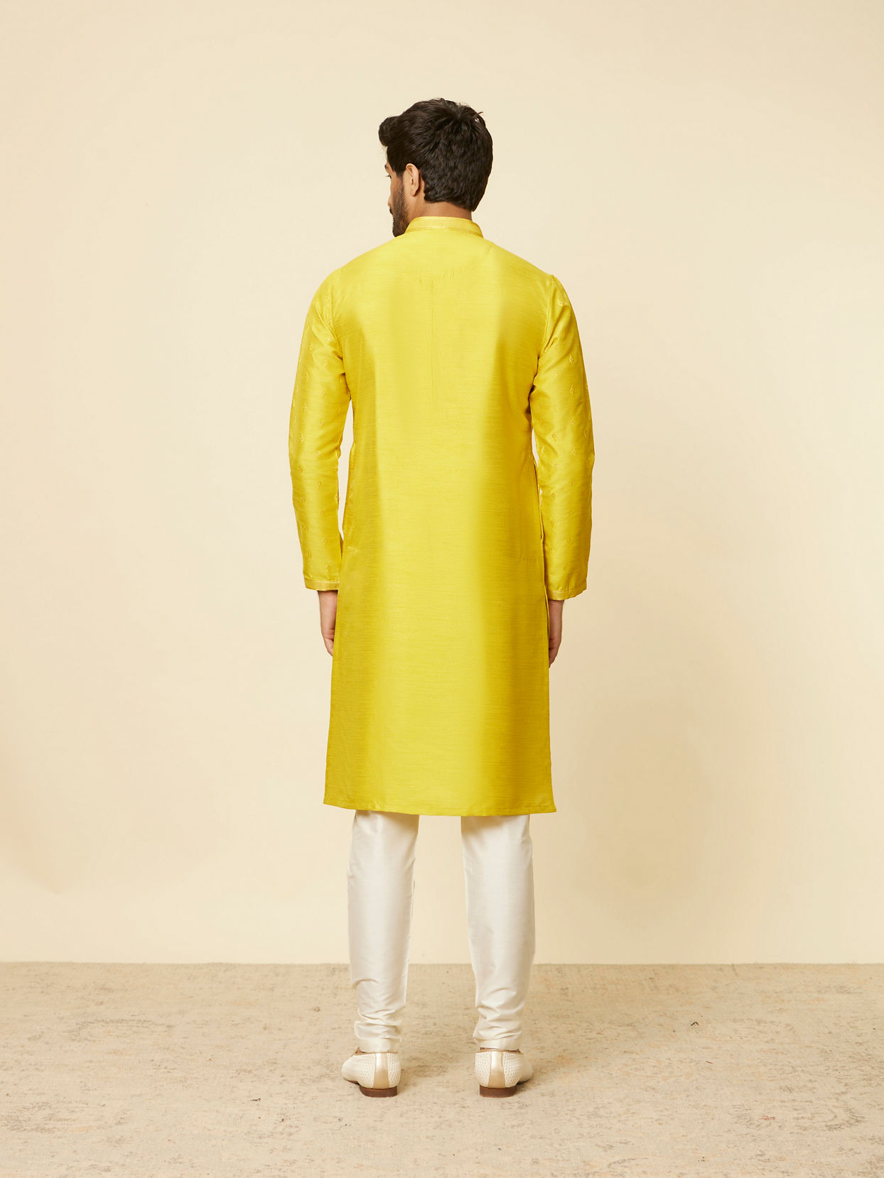 alt message - Manyavar Men Mustard Yellow Ditsy Floral Printed Kurta Set image number 3