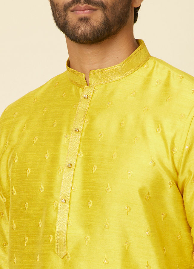 alt message - Manyavar Men Mustard Yellow Ditsy Floral Printed Kurta Set image number 1