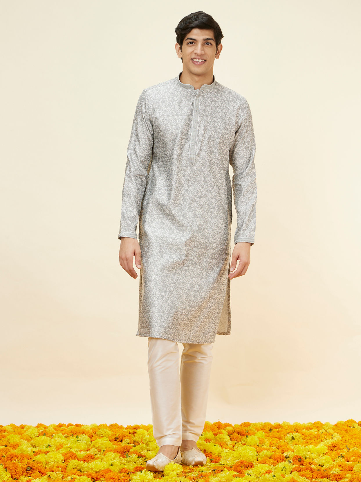 alt message - Manyavar Men Light Grey Floral Jaal Patterned Kurta Set image number 2