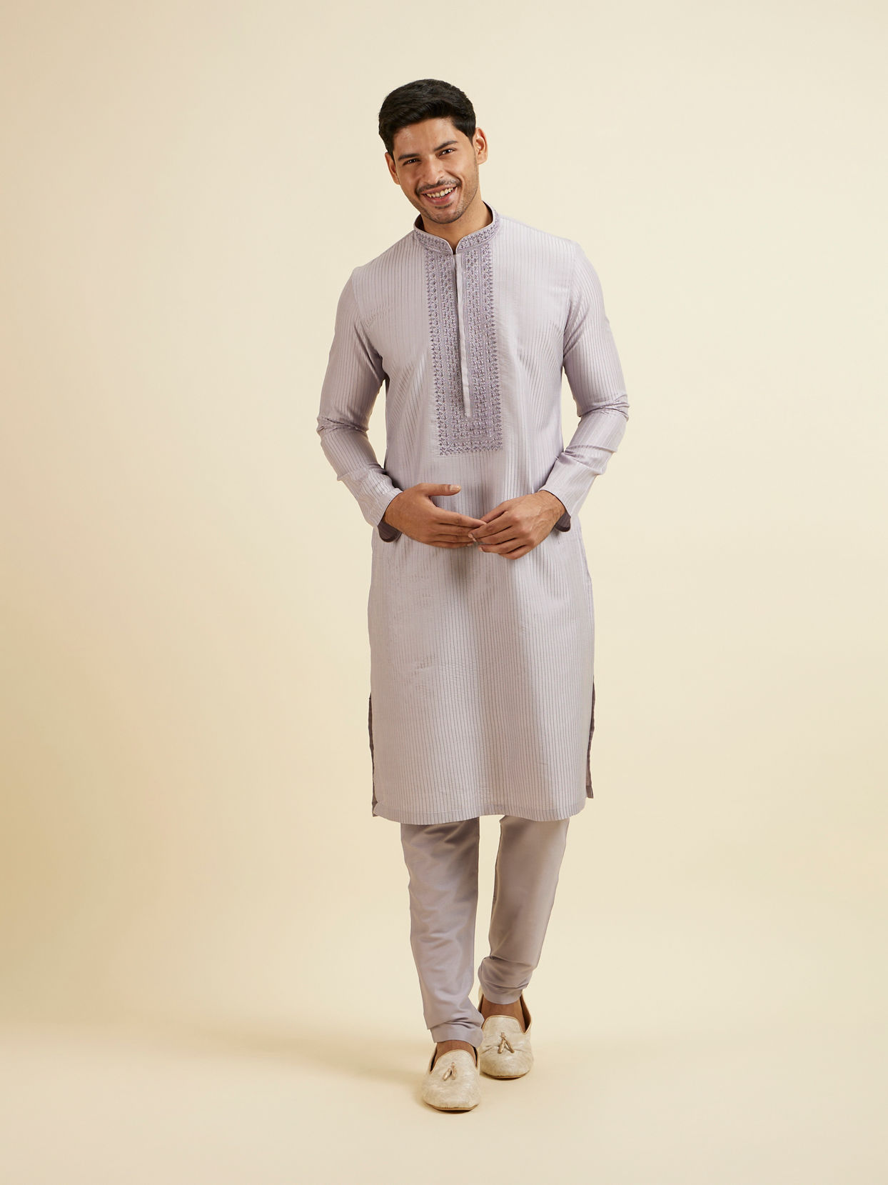 alt message - Manyavar Men Lilac Stripped Kurta Set with Sequins Work image number 2