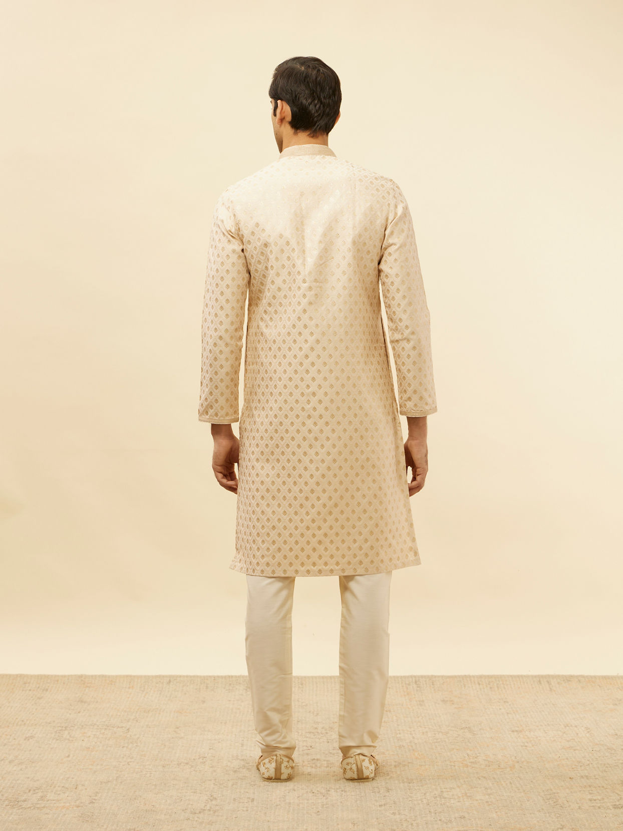 alt message - Manyavar Men Golden Beige Buta Patterned Kurta Set image number 5