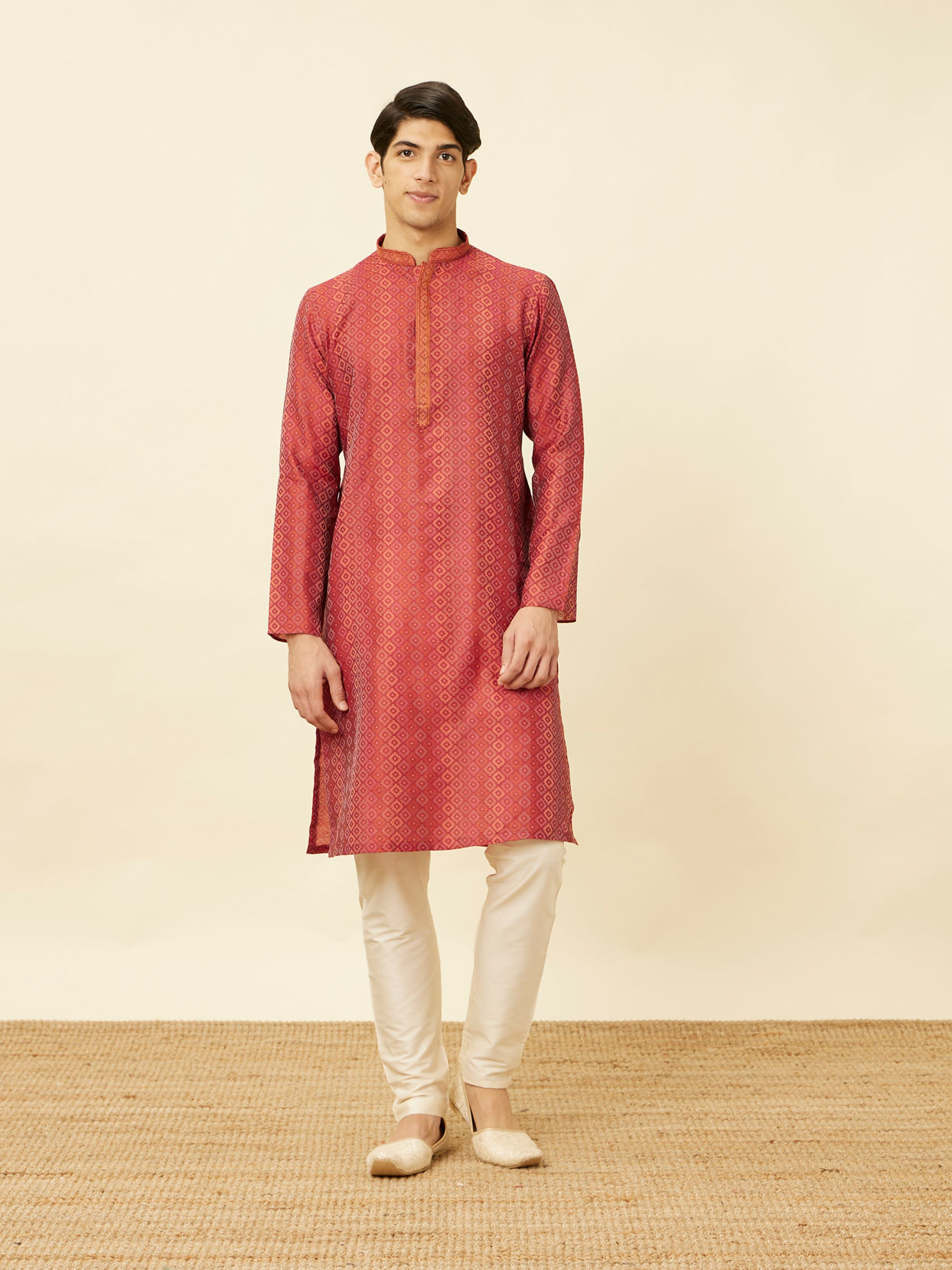 alt message - Manyavar Men Coral Red Diamond Printed Kurta Set image number 2