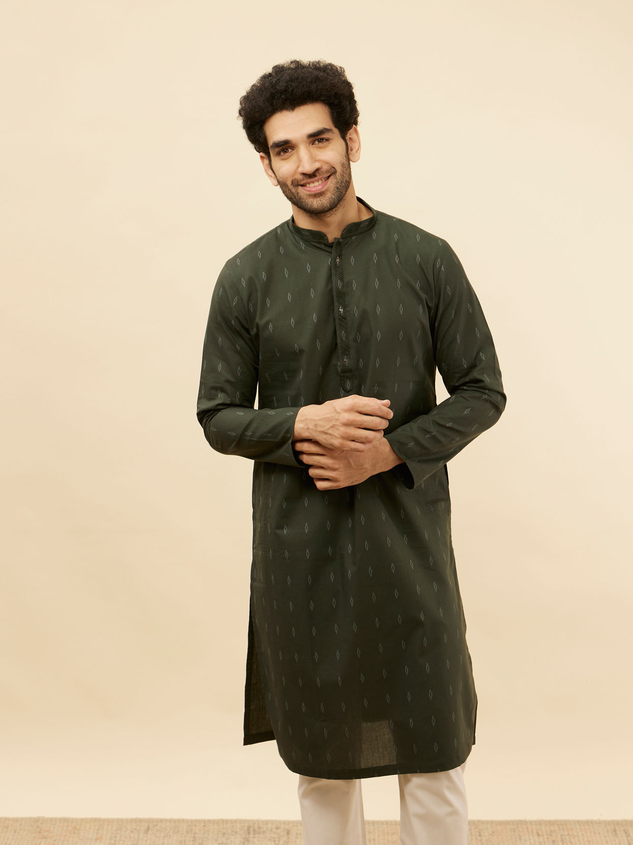 Manyavar Men Forest Green Diamond Printed Kurta Set image number 0