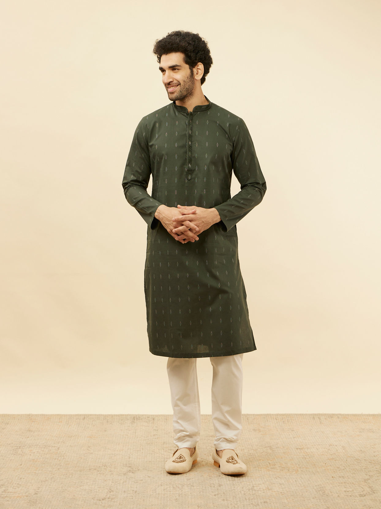 Manyavar Men Forest Green Diamond Printed Kurta Set image number 2