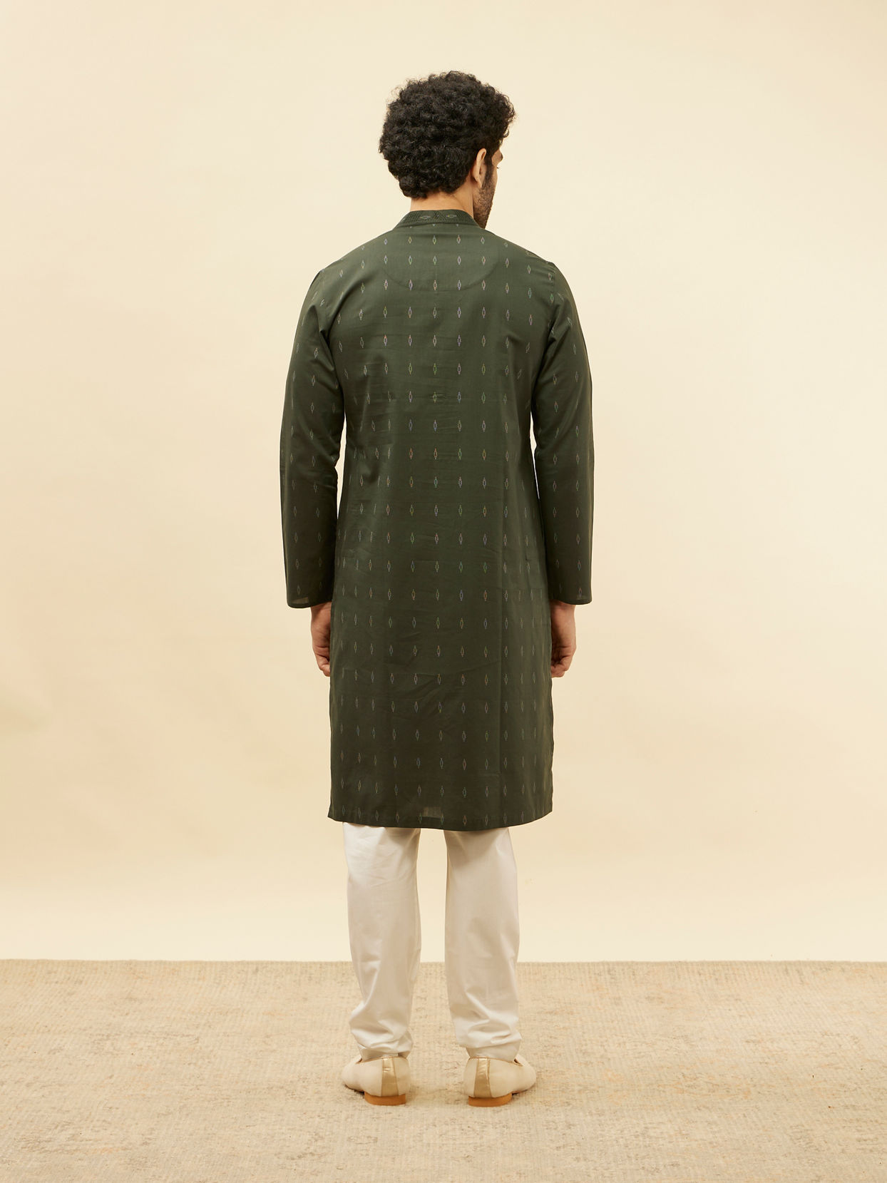 Manyavar Men Forest Green Diamond Printed Kurta Set image number 5