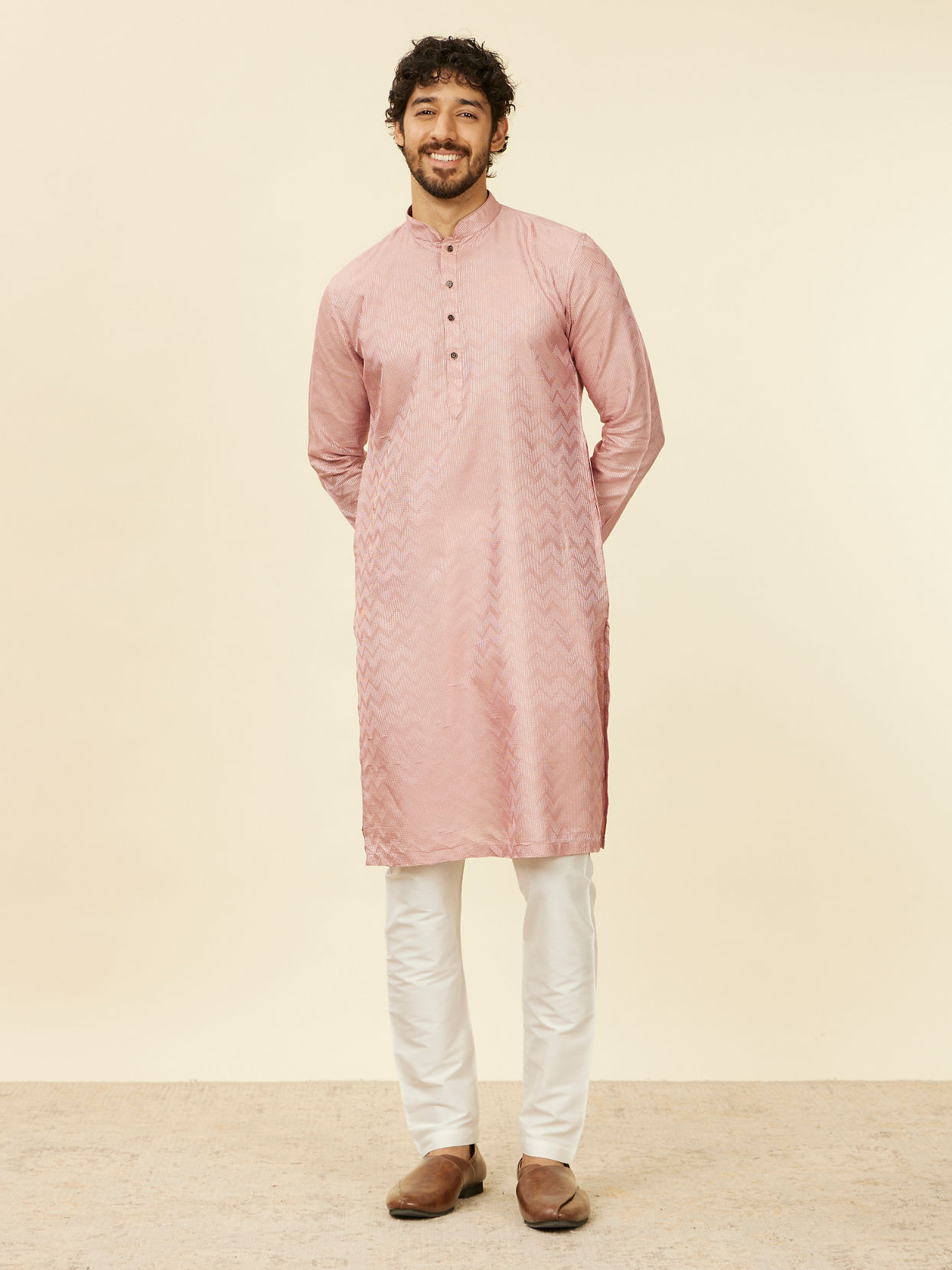 alt message - Manyavar Men Peach Chevron Patterned Kurta Set image number 2