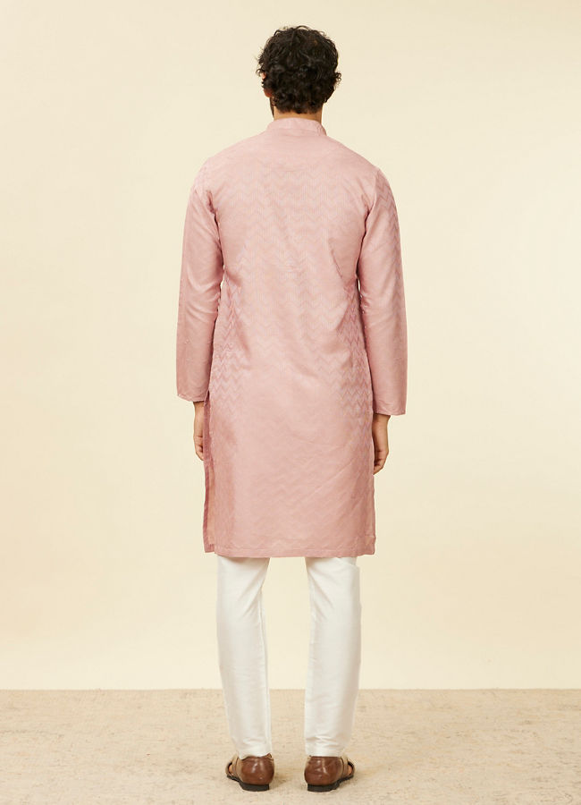 alt message - Manyavar Men Peach Chevron Patterned Kurta Set image number 4