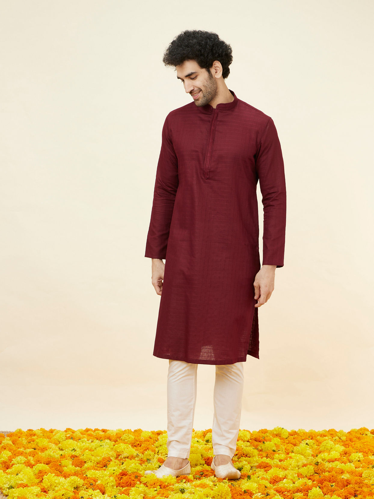 Manyavar Men Maroon Self Patterned Classic Kurta Set image number 2