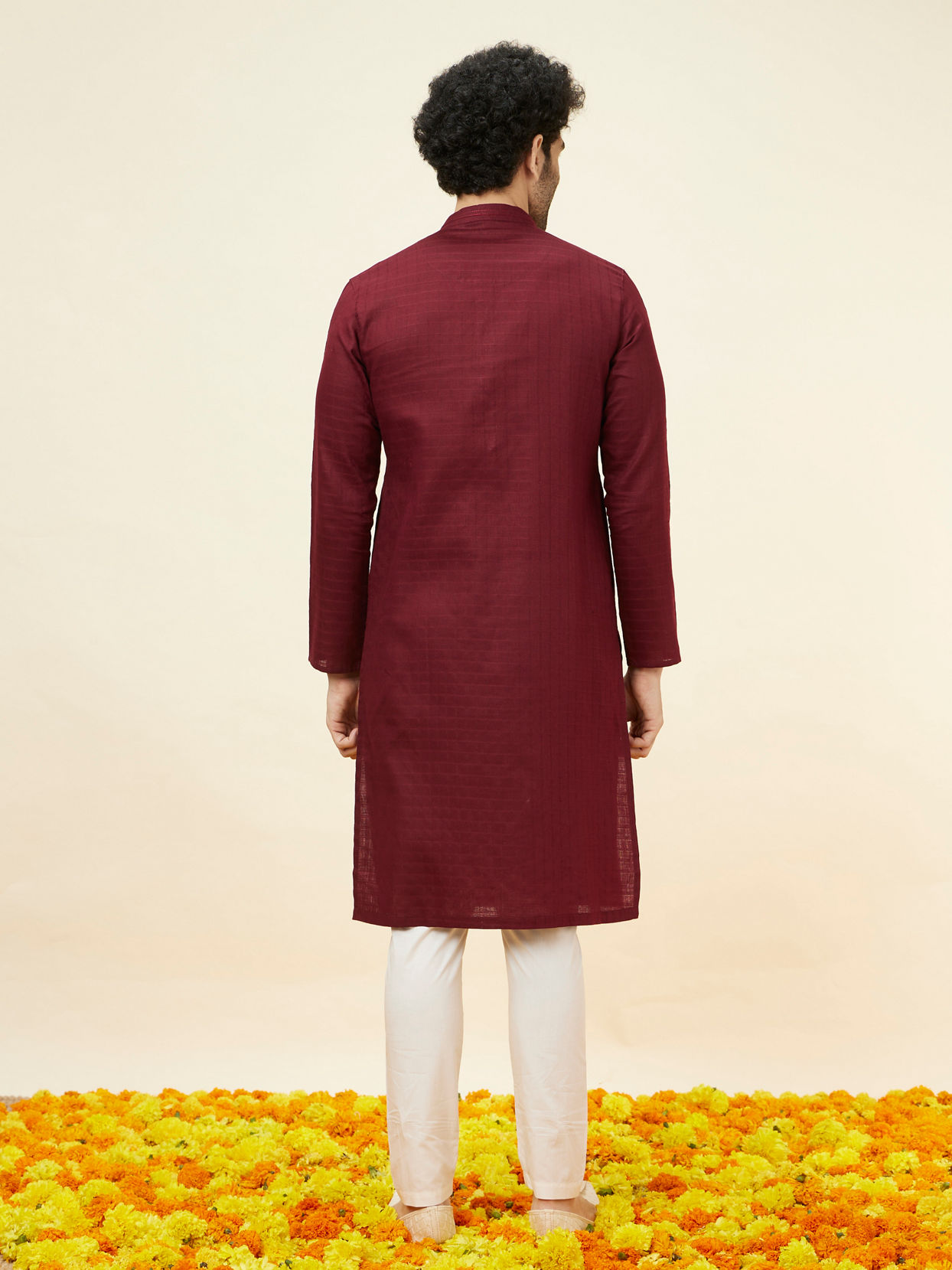 Manyavar Men Maroon Self Patterned Classic Kurta Set image number 5